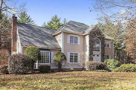 35 Alexis Ln Hampton Falls, NH 03844