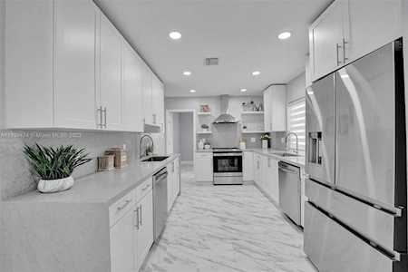 1025 NE 3rd St Hallandale Beach, FL 33009