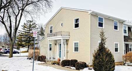 934 Cardiff Ct Schaumburg, IL 60194