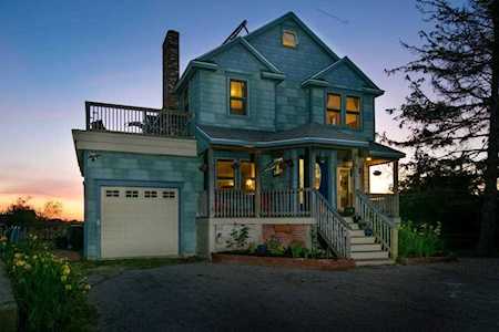 99 Saltaire Ave Narragansett, RI 02882