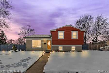 38495 Canyon Dr Westland, MI 48186