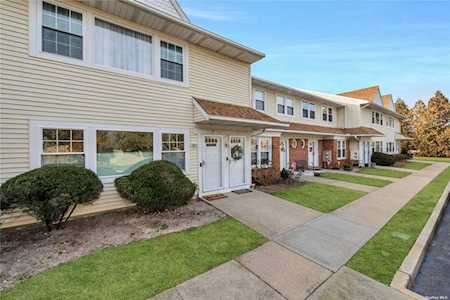 8 Gazebo Lane Holtsville, NY 11742