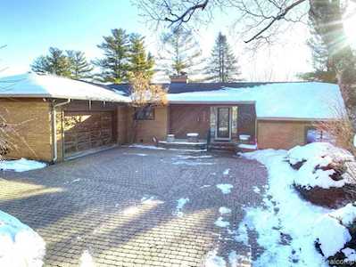 5325 Daniel Dr Brighton Twp, MI 48114