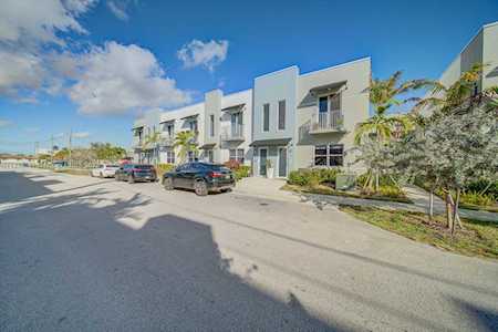 405 NE 35th Ct #5 Oakland Park, FL 33334