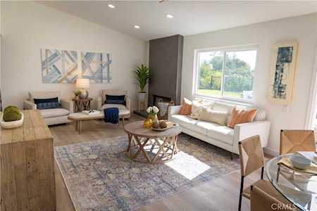 23621 Via Navarra Mission Viejo, CA 92691