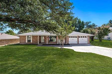 8013 Carrick Street Benbrook, TX 76116