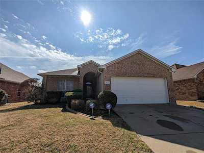 516 Flora Vista Court Arlington, TX 76002