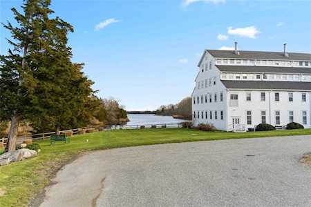 40 Web Ave #115 North Kingstown, RI 02852