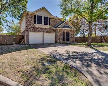 1004 Meadow Glen Court Arlington, TX 76018