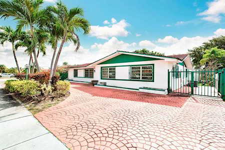 10204 SW 26th Ter Miami, FL 33165