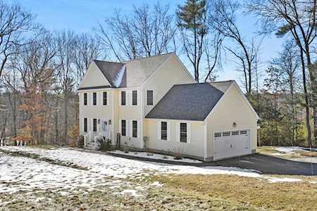 48 Appleblossom Dr Ayer, MA 01432