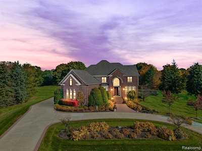 19150 Maybury Ln Northville Twp, MI 48167