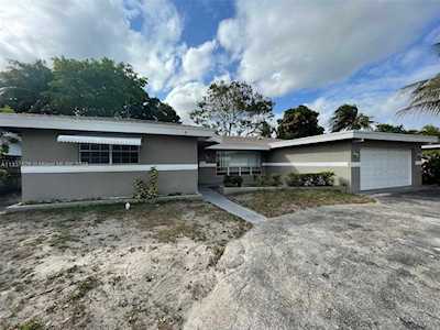 451 SW 29th Ter Fort Lauderdale, FL 33312