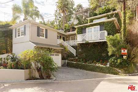 2219 Vista Del Mar Place Los Angeles, CA 90068