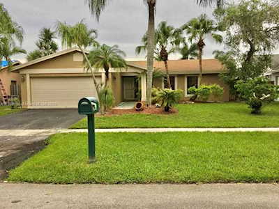 16931 Royal Poinciana Dr Weston, FL 33326