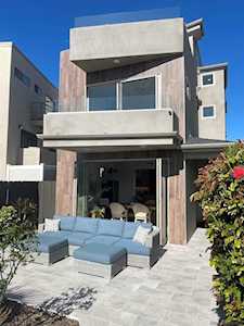 1064 Law St San Diego, CA 92109
