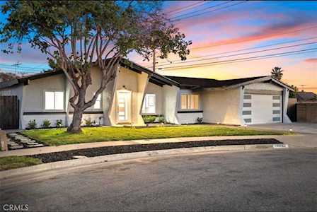 19472 Catfish Circle Huntington Beach, CA 92646