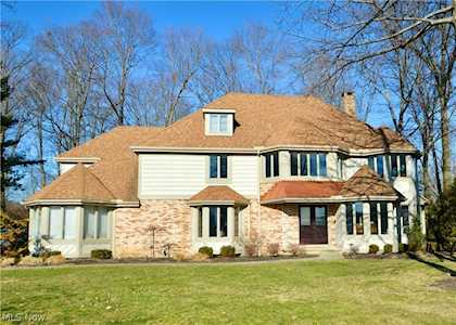 31206 Roxbury Park Dr Bay Village, OH 44140