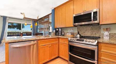 6242 Caminito Luisito San Diego, CA 92111