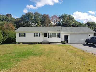32 Lakeview Dr Oakland, ME 04963