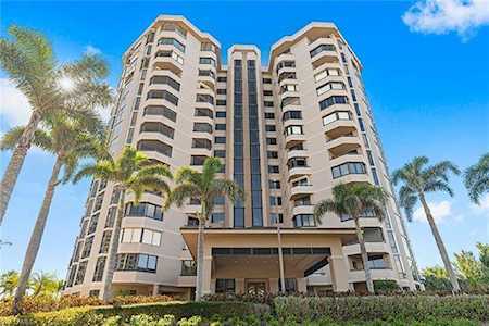 6075 Pelican Bay Blvd #302 Naples, FL 34108