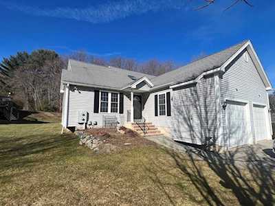 83 Country Squire Rd #83 Uxbridge, MA 01569