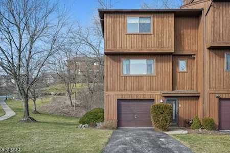 57 Metro Vista Dr Hawthorne Boro, NJ 07506