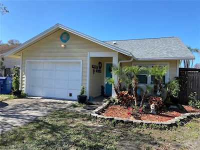 1602 Tall Pines Dr Largo, FL 33771