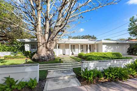 6221 Leonardo St Coral Gables, FL 33146