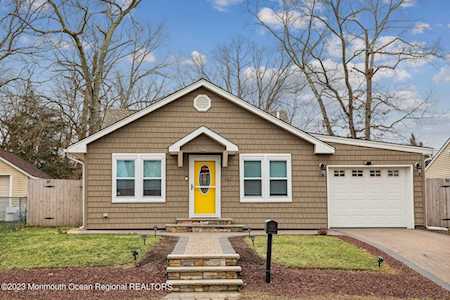 40 E 4th St Howell, NJ 07731