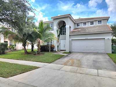 2210 NW 145th Ave Pembroke Pines, FL 33028
