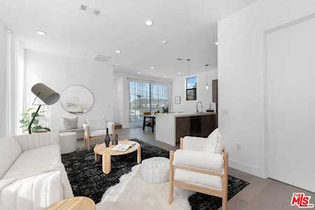 3226 W Robinson Ln Los Angeles, CA 90026