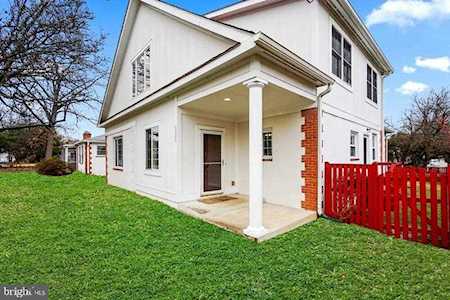5020 6th St N Arlington, VA 22203
