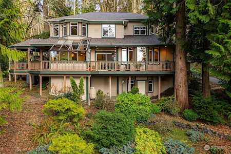 17660 Seminole Rd NE Poulsbo, WA 98370