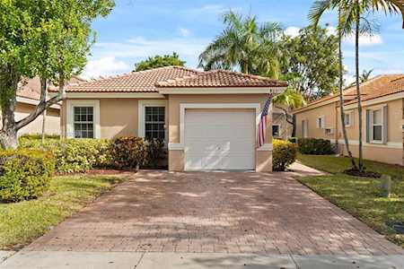 563 NW 130th Ave Pembroke Pines, FL 33028