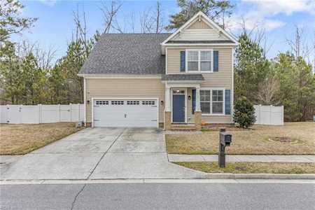 424 Rose Garden Ln Chesapeake, VA 23320