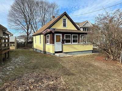 71 Indian Rd Waltham, MA 02451