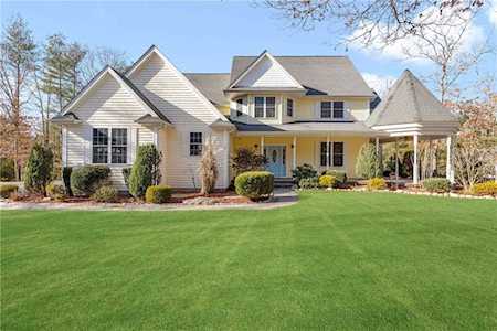 10 Shady Grove Rd Hopkinton, RI 02832