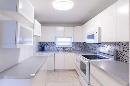 411 S Hollybrook Dr #107 Pembroke Pines, FL 33025
