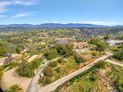30643 Rolling Hills Dr Valley Center, CA 92082