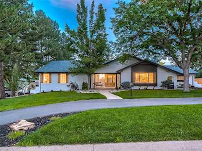 8 Robincrest Ln Littleton, CO 80123