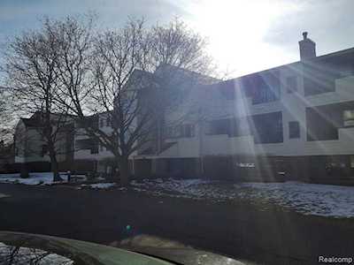 30450 Orchard Lake Rd Farmington Hills, MI 48334