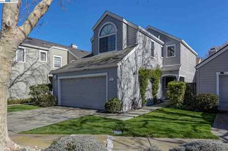 18 Brehaut Ct Alameda, CA 94502