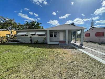 3330 Auburn Blvd Fort Lauderdale, FL 33312