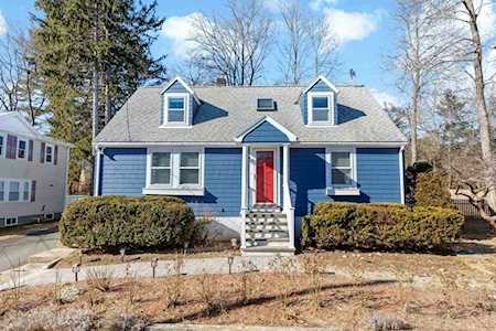 48 Hillside Ave Bedford, MA 01730