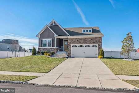 30 Oak Ln Penns Grove, NJ 08069