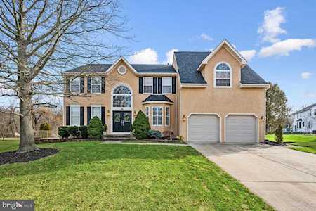 33 Columbia Dr Marlton, NJ 08053