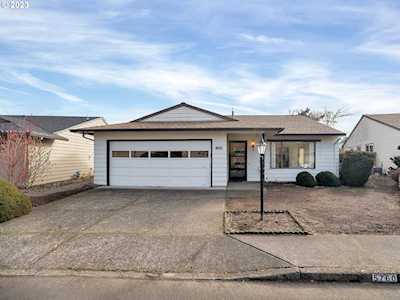 15760 SW Oakhill LN Tigard, OR 97224