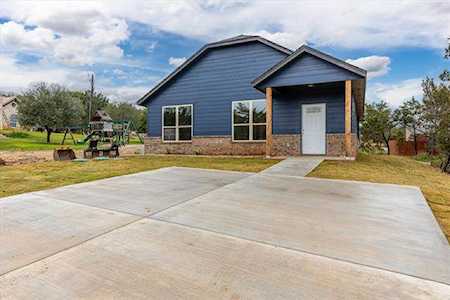 824 Arkansas River Drive Granbury, TX 76048