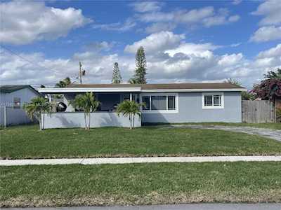 7661 Farragut St Hollywood, FL 33024